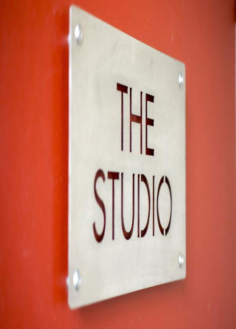 TWOFOURTWO Boutique Apartments - Sydney 4u 3