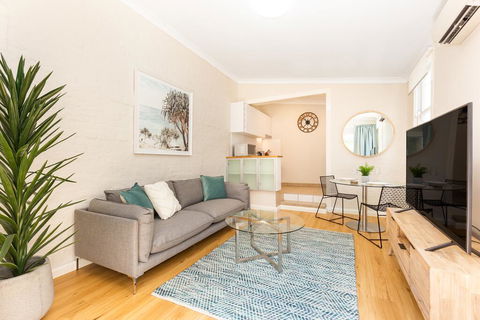 Ultimo 1 Bedroom House With Parking - Nice And Quiet - Sydney 4u 0