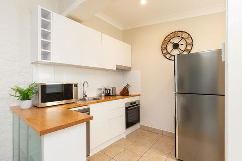 Ultimo 1 Bedroom House With Parking - Nice And Quiet - Sydney 4u 3