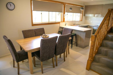 Ultiqa Village Resort - Sydney 4u 3
