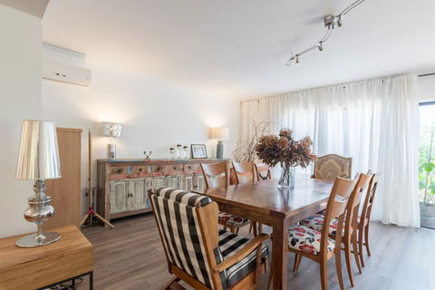 ULTRA SPACIOUS STYLISH HOME IN PRESTONS - SYDNEY - Sydney 4u 1