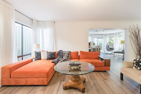 ULTRA SPACIOUS STYLISH HOME IN PRESTONS - SYDNEY - Sydney 4u 0
