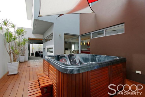 Ultra Stylish Fremantle Area - Accommodation Sydney 0
