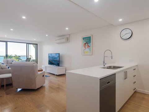 Unit 301 'The Shoal' 6-8 Bullecourt Street - Air Con, Walking To Local Shops & Beach - Sydney Resort 1