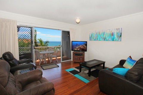Unit 9, Coolum Blueseas Apartments, 59-61 Coolum Tce, Coolum Beach, 400 BOND, LINEN INCLUDED - Accommodation Sydney 2