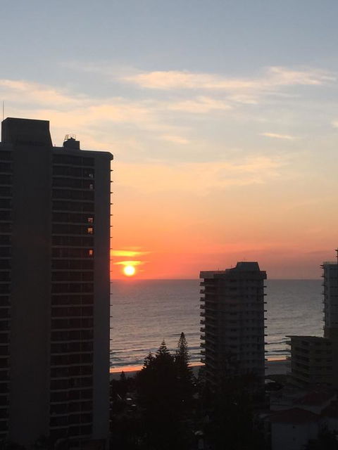 Upmarket Resort At Beach Surfers Paradise URGC - Accommodation Sydney 2