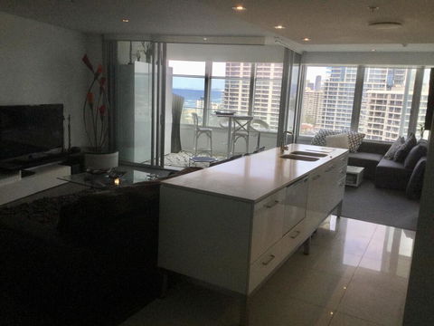 Upmarket Resort At Beach Surfers Paradise URGC - Accommodation Sydney 3