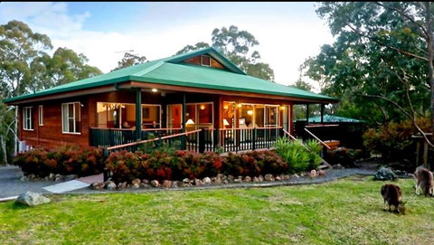 Valley View Luxury Retreat - Accommodation Sydney 0