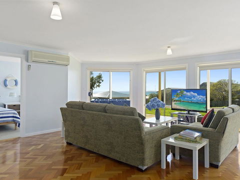 VALLEY VIEWS - 10 Valley Heights Drive - Sydney 4u 3