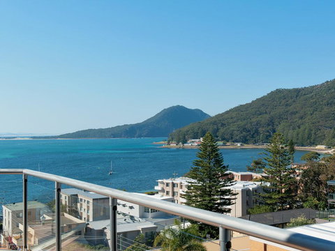 Views, Views & More Views, Sub-Penthouse In Shoal Bay - Sydney Resort 1