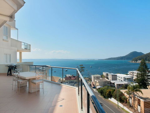 Views, Views & More Views, Sub-Penthouse In Shoal Bay - Sydney Resort 2