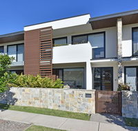 Villa Catania Waterside at Trinity Point - Sydney 4u