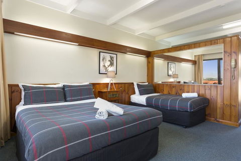 Village Family Motor Inn - Sydney 4u 3