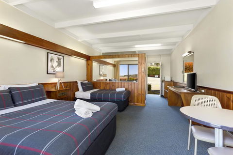 Village Family Motor Inn - Sydney 4u 2