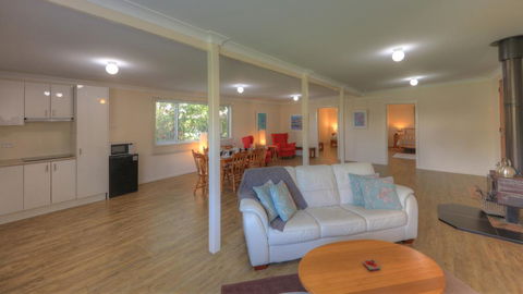 Village Stays Coldstream Gallery Bungalow - Sydney 4u 3