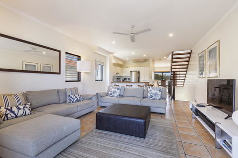 Wake Up To Ocean Views In Stylish Comfort - Sydney 4u 1