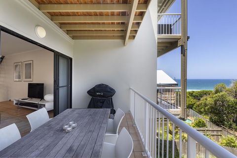 Wake Up To Ocean Views In Stylish Comfort - Sydney 4u 3