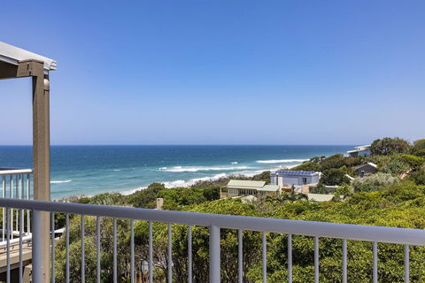 Wake Up To Ocean Views In Stylish Comfort - Sydney 4u 0