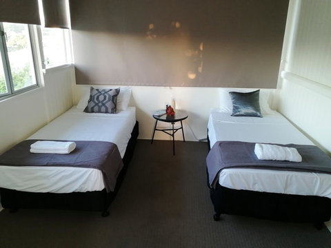 Walk To Beach Queenslander HOME In CBD Hervey Bay - Sydney Resort 2