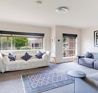 Walling-Clifton Gardens - backing onto golf course - Accommodation Sydney