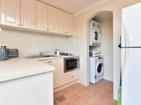Wangi Waterfront Delight 1bdr Studio - Sydney 4u 3