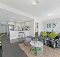 WARRICK FRAM 3 BEDS APT FREE PARKING WALK TO WESTFIELD CLOSE TO HOSPITAL NWF003 - Sydney 4u