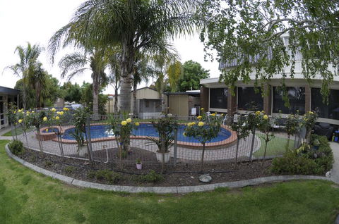 Warrina Motor Inn - Sydney 4u 3