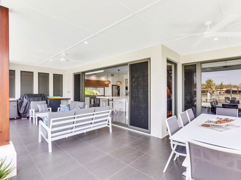 WATERFRONT HOME BORDERING MOOLOOLABA - Sydney 4u 2