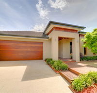Newington Lakehouse - Sydney 4u