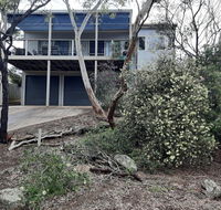 Elevated Holiday House Overlooks Tranquil Wetlands - Accommodation Sydney
