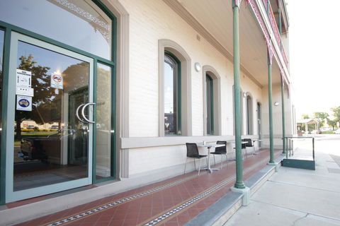 Mitchell River Tavern - Sydney 4u 6