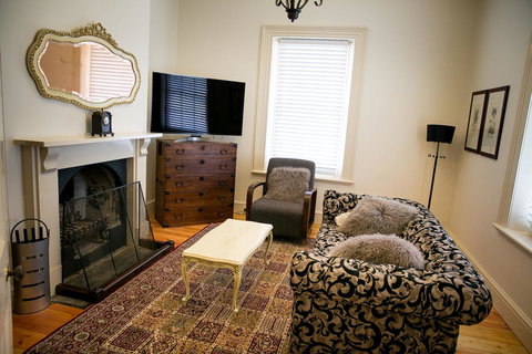 Cape Nelson Lighthouse - Accommodation Sydney 8