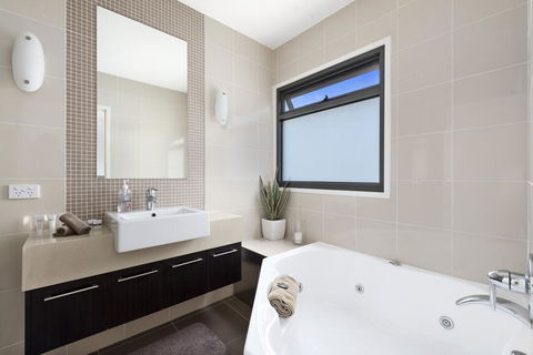 Beach And Reef - Accommodation Sydney 7