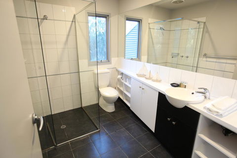 Lorne Luxury - Sydney 4u 5