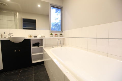 Lorne Luxury - Sydney 4u 2