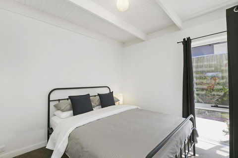 Mysa Anglesea Sleeps 7 WiFi SmartTV Cafes Shops - Accommodation Sydney 8