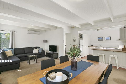 Mysa Anglesea Sleeps 7 WiFi SmartTV Cafes Shops - Accommodation Sydney 4
