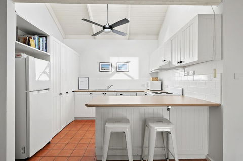 Mysa Anglesea Sleeps 7 WiFi SmartTV Cafes Shops - Accommodation Sydney 3