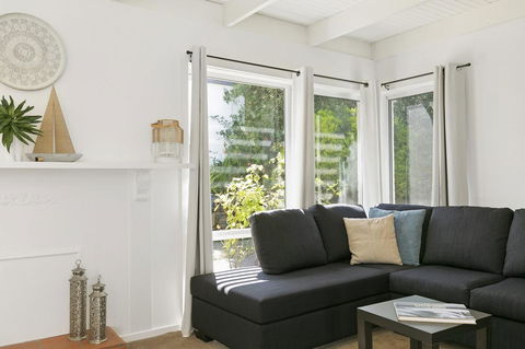 Mysa Anglesea Sleeps 7 WiFi SmartTV Cafes Shops - Accommodation Sydney 0