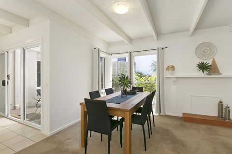 Mysa Anglesea Sleeps 7 WiFi SmartTV Cafes Shops - Accommodation Sydney 9