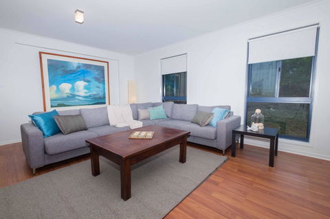 Demure Charm - Accommodation Sydney 3