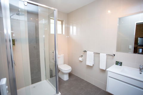 Blue Whale Motor Inn & Apartments - Sydney 4u 15