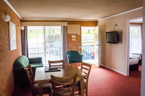 Blue Whale Motor Inn & Apartments - Sydney 4u 2