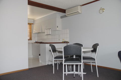 Blue Whale Motor Inn & Apartments - Sydney 4u 28