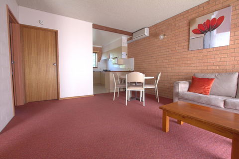 Blue Whale Motor Inn & Apartments - Sydney 4u 30
