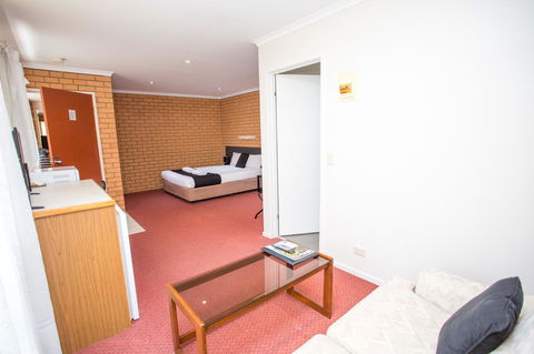 Blue Whale Motor Inn & Apartments - Sydney 4u 8