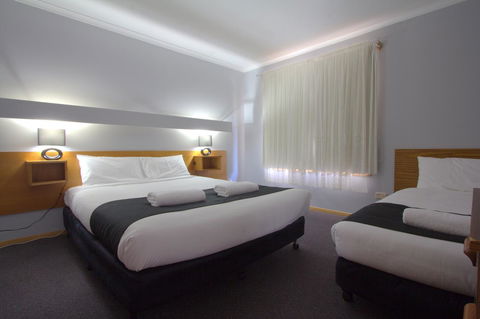 Blue Whale Motor Inn & Apartments - Sydney 4u 1