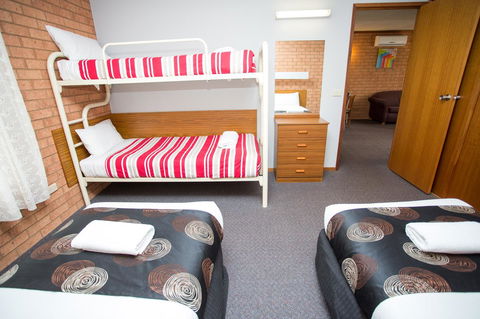 Blue Whale Motor Inn & Apartments - Sydney 4u 14