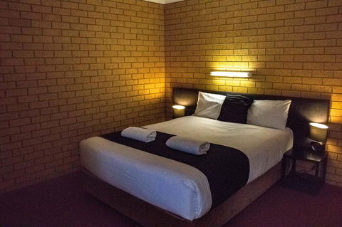 Blue Whale Motor Inn & Apartments - Sydney 4u 10