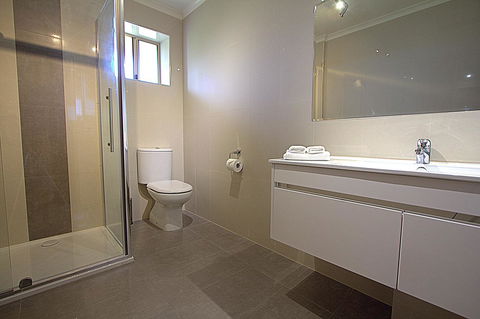 Blue Whale Motor Inn & Apartments - Sydney 4u 32